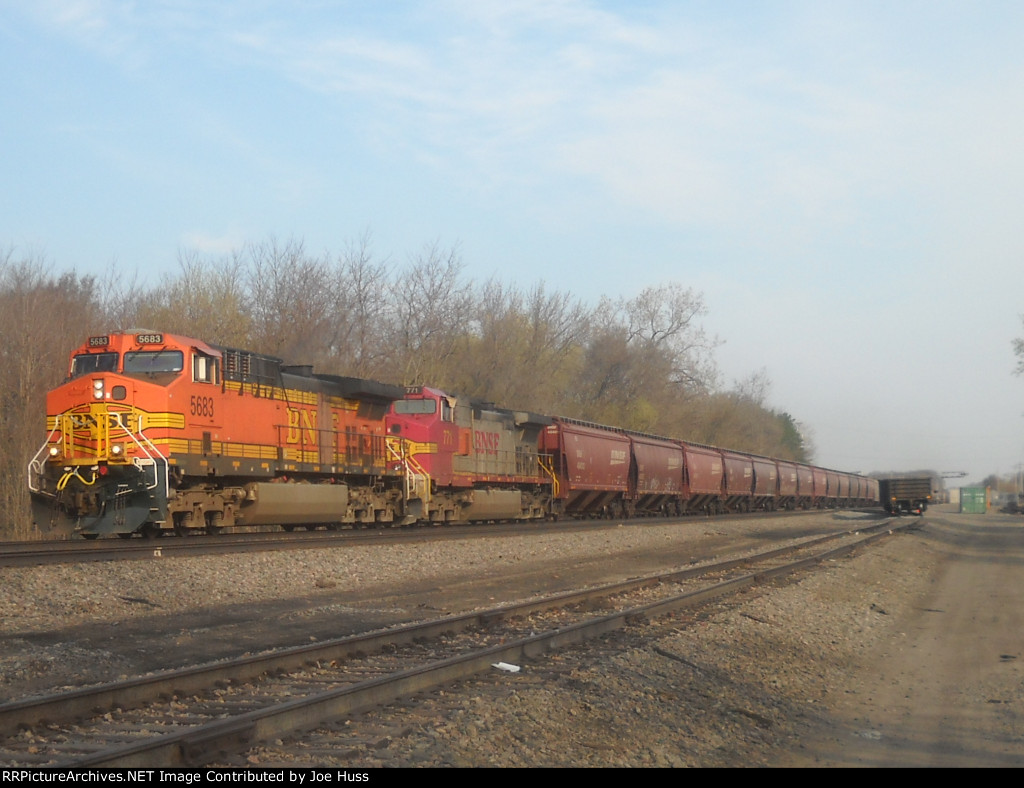 BNSF 5683 East